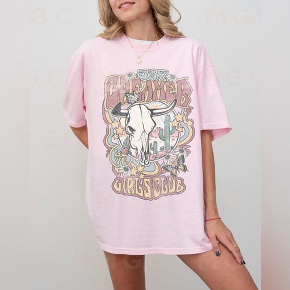 🚨 SALE 🚨 Comfort Colors Day Dreamer Girls Club Distressed Graphic Tee Shirt - Picture 3 of 10